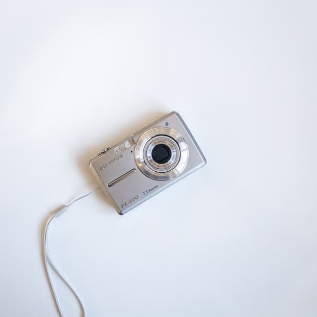 Olympus FE-220 / 빈티지 디지털 카메라