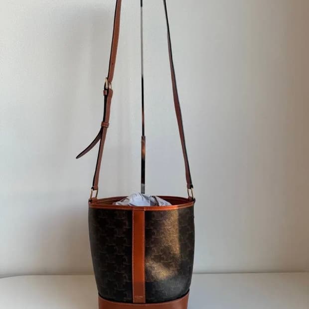 셀린느 트리옹프 버킷백 스몰