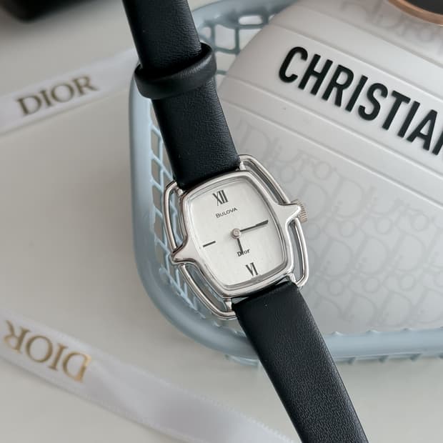 디올 X 부라바 와이어 프레임 수동 시계