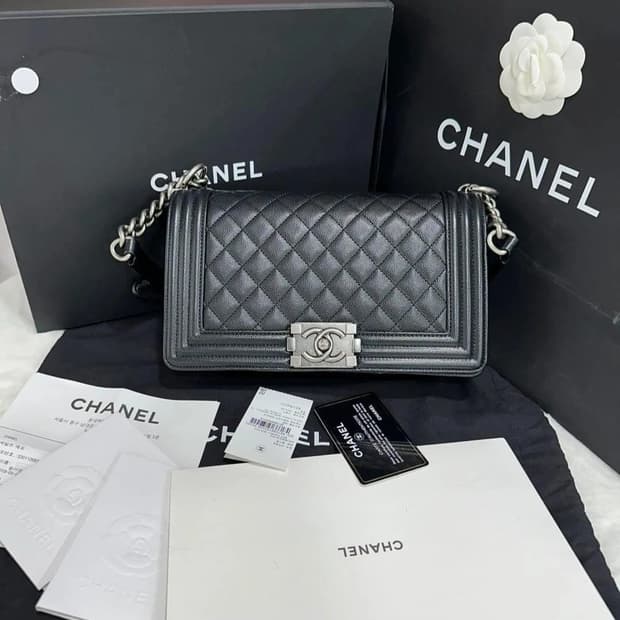 (정품)샤넬 보이백 미듐 캐비어 은장