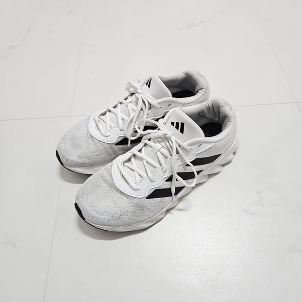 아디다스 스위치 무브 화이트 런닝화 275mm