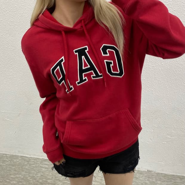 갭 블랙 센터로고 레드 후드 S