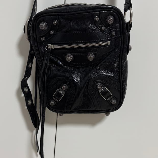 발레시아가 르카골 맨 크로스백