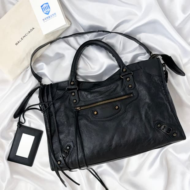 발렌시아가 모터백 미디움 블랙