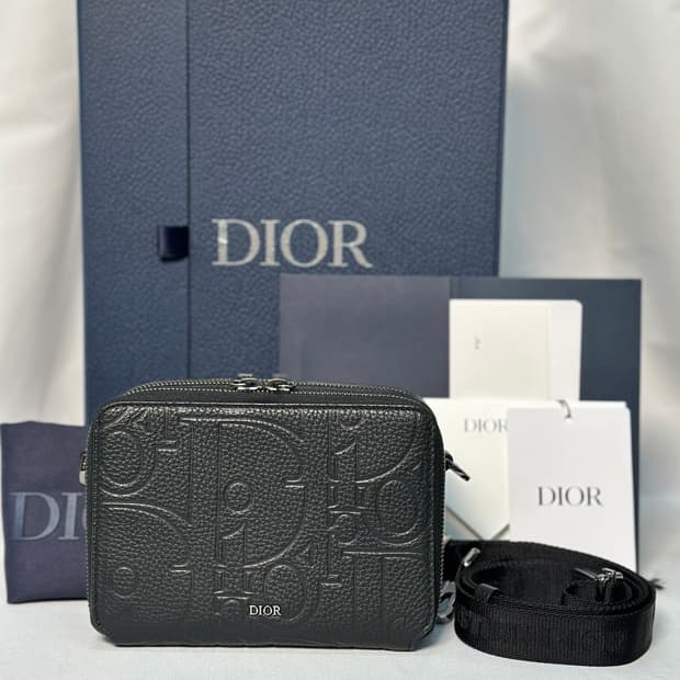 디올 그래비티 레더 파우치 크로스백 새상품