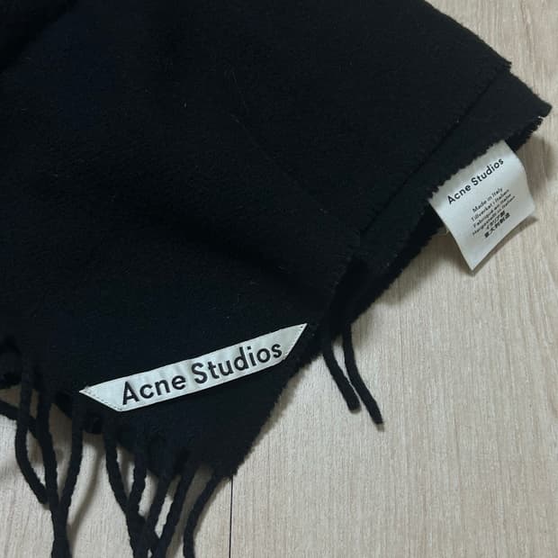 아크네 스튜디오 블랙 머플러