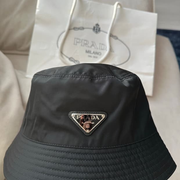 프라다 리나일론 버킷햇 M