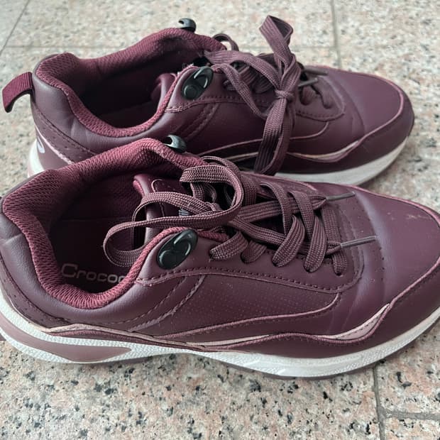 크로커다일 버건디 운동화