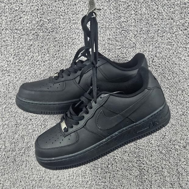 나이키 에어포스 1 "07 트리플블랙 스니커즈 (260MM)/ 11291