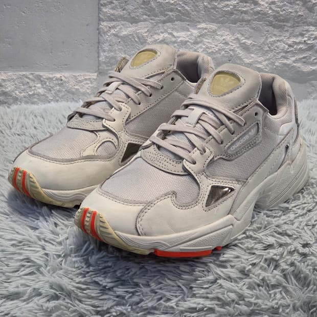 5q-2:아디다스 팰컨 트리플 화이트 EE5118 (230mm)