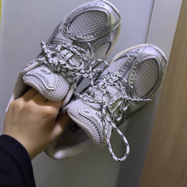 아식스 젤님버스 10.1 화이트 글래시어 그레이 235