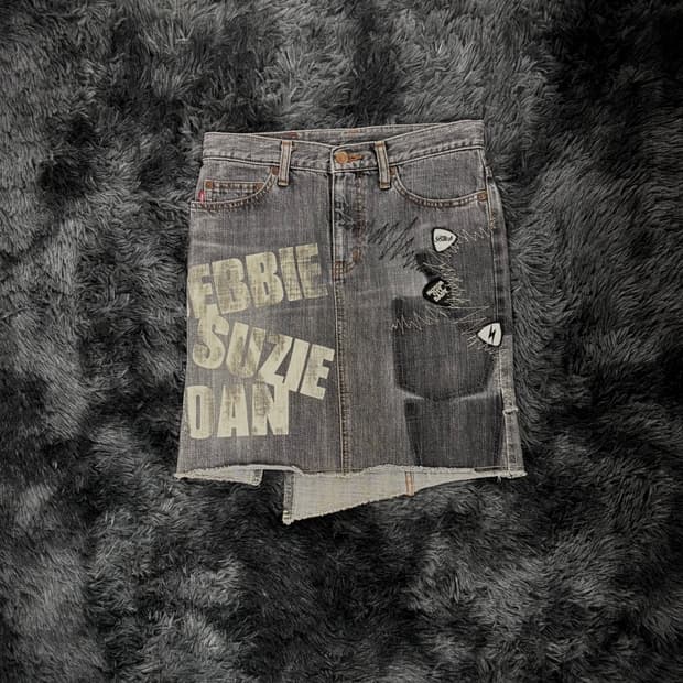 Hysteric Glamour 언발 피크 자수 흑청 데님숏스커트