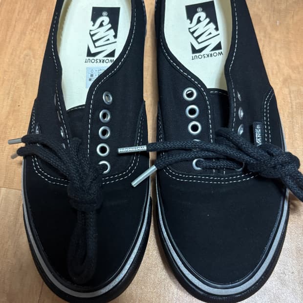 반스X원스아웃 어센틱 리이슈 블랙 실버 260