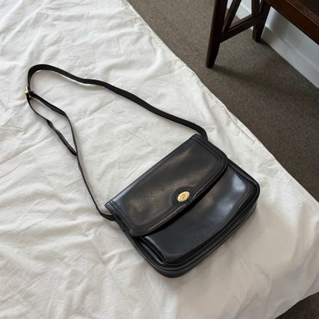 [Old Gucci] 인터로킹 레더 숄더백 블랙