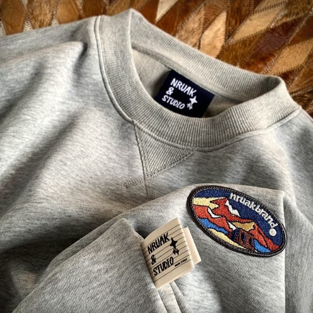 복고풍 자수 기모 맨투맨 (2color)