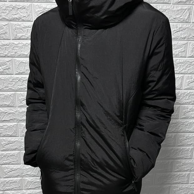 비대칭 하이넥 다운 패딩 자켓