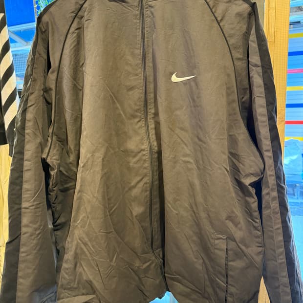 나이키 차콜 바람막이