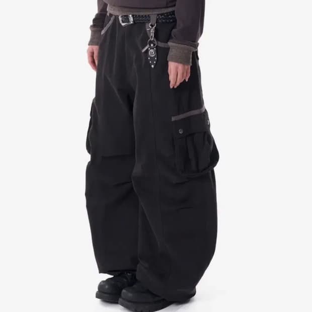 아캄 Knee Pin-tuck Contrast Cargo Pants 블랙