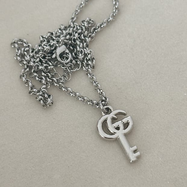 구찌 키 팬던트 실버 목걸이