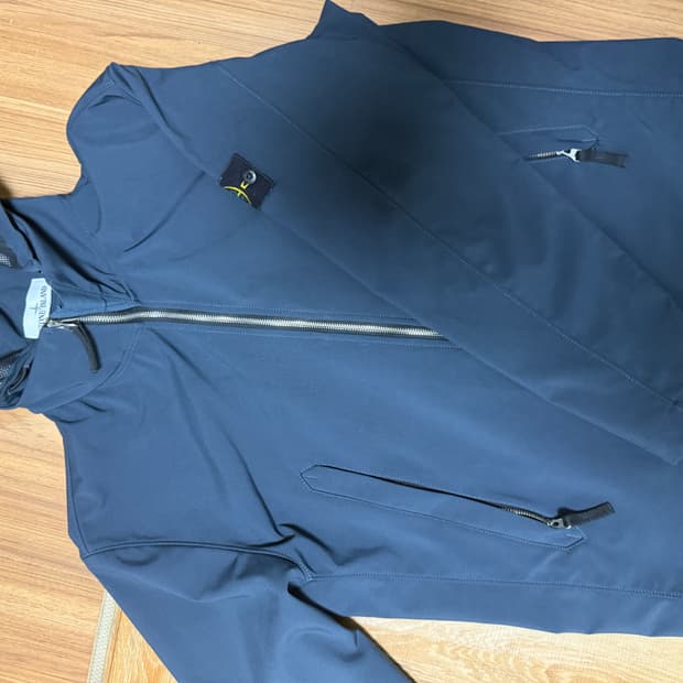 스톤아일랜드 라이트 소프트쉘