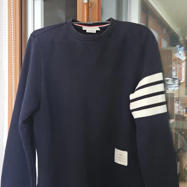 톰브라운 사선 맨투맨 2사이즈