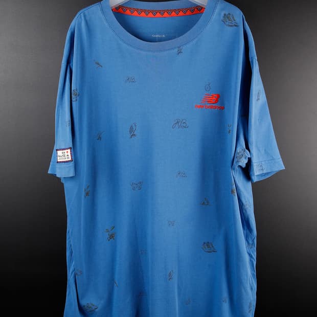 뉴발란스 파란색 티셔츠