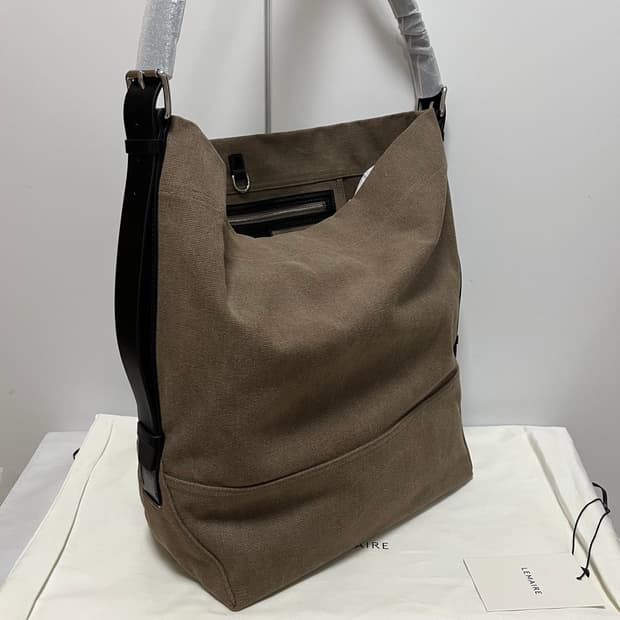 르메르 26ss 벨티드 토트백/SISAL