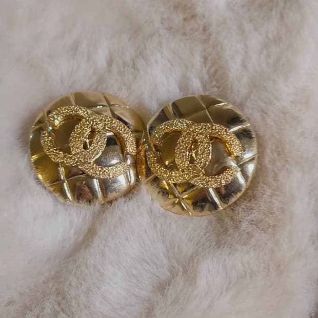 샤넬 금장 마테라쎄 cc 로고 클립온 귀걸이(귀찌)