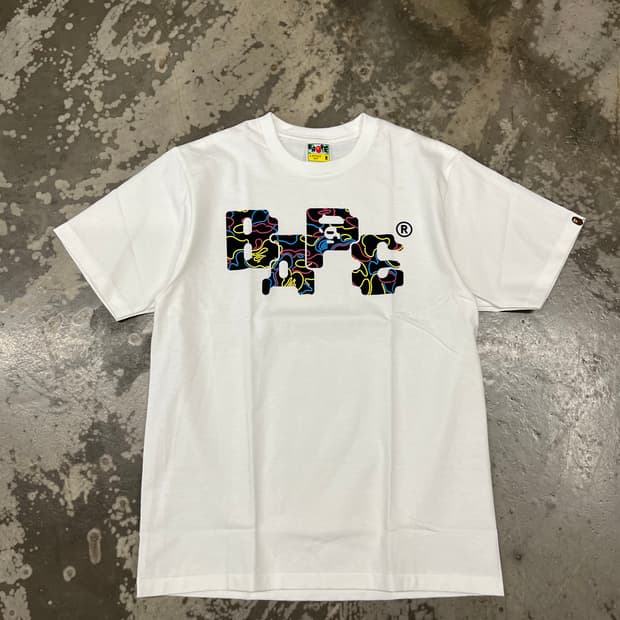 새상품 베이프 네온카모 화이트 S / M