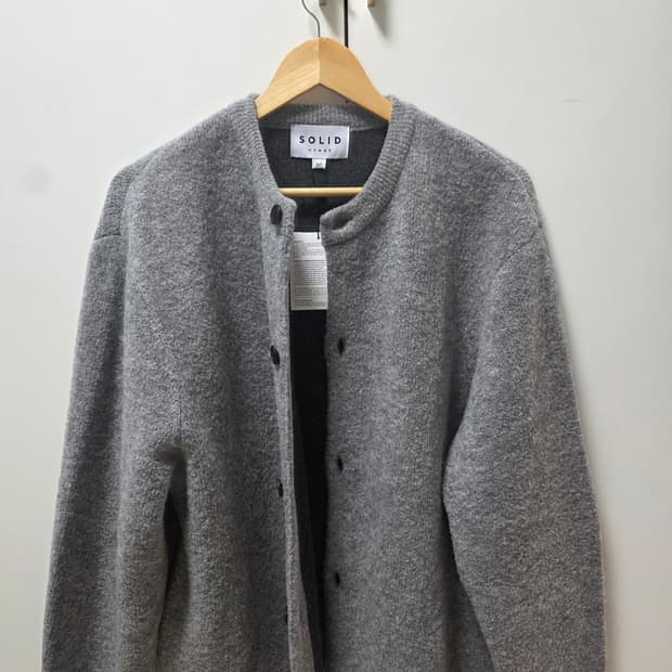 솔리드옴므 25FW 라운드넥 니트 가디건 [50]