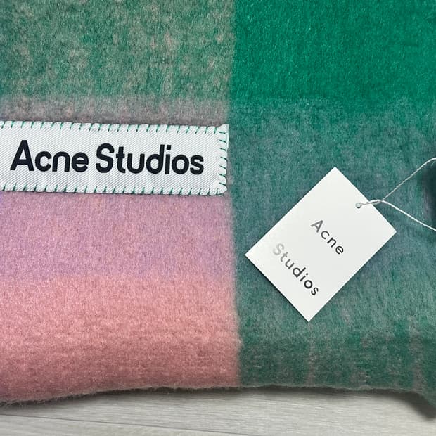 아크네스튜디오 모헤어 체크 머플러