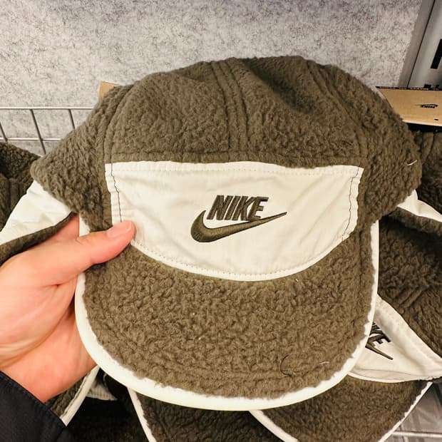 나이키 플라이 언스트럭처 귀달이 털모자 겨울 방한모 FZ2111-325