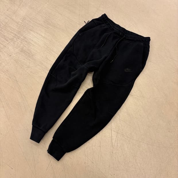 나이키 테크팩 블랙 조거 팬츠