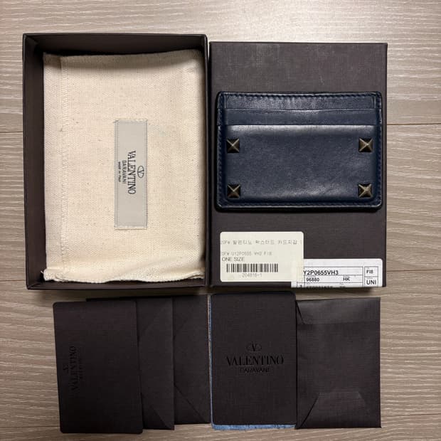 발렌티노 락스터드 카드지갑 네이비