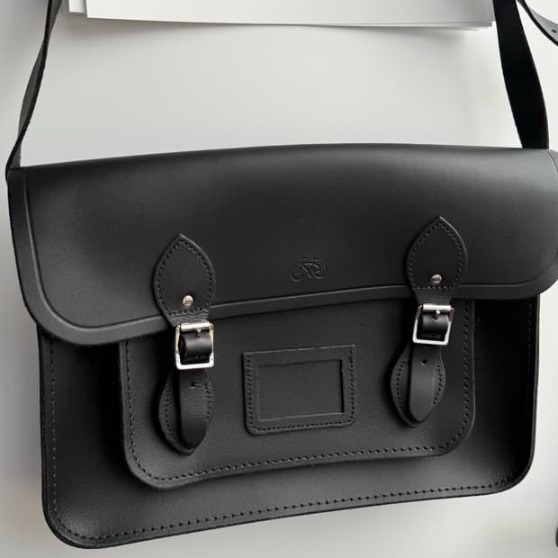 더 캠브리지 사첼백 블랙 13인치