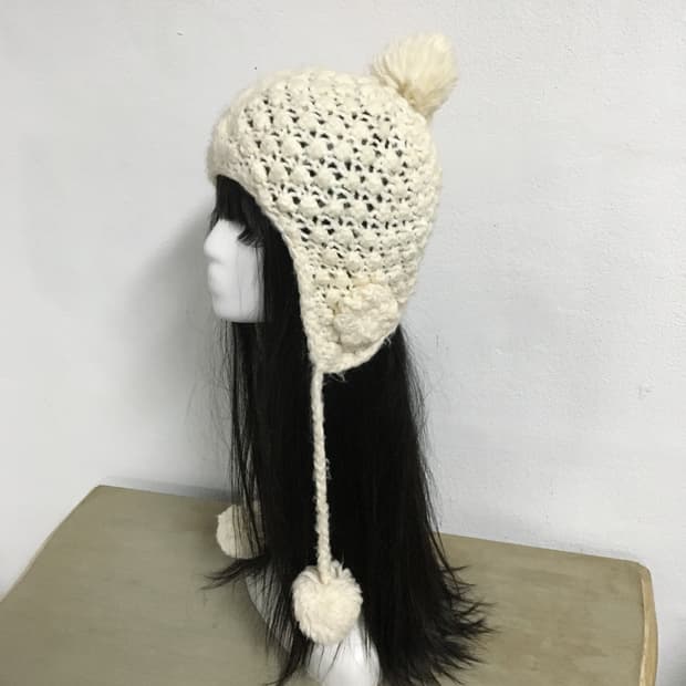  pom pom knit beanie