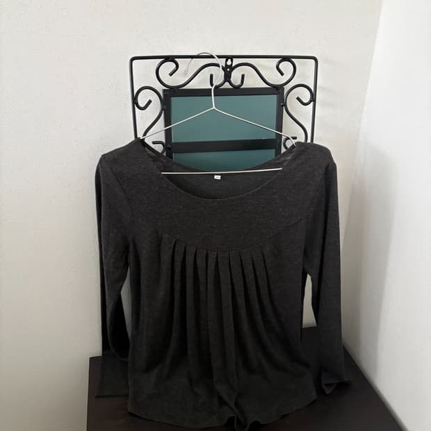 pleated long sleeve top
