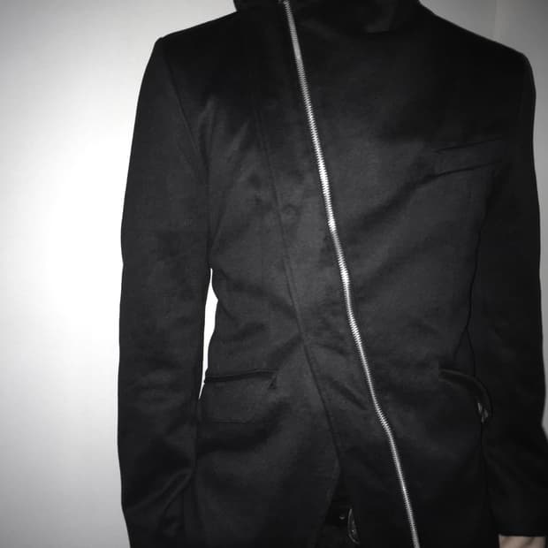 토네이도 마트 비대칭 스웨이드 자켓