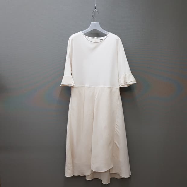 오즈세컨 2021 프릴 슬리브 플레어 원피스 XS사이즈