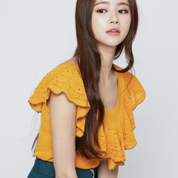 새) 에고이스트 V넥 러플 풀오버 