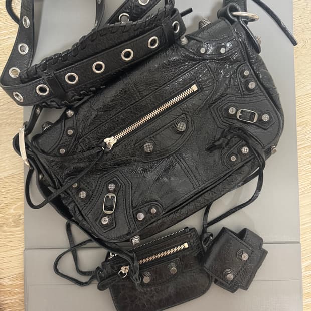 발렌시아가 르 카골 XS 플랩백 블랙 크로스백 719082