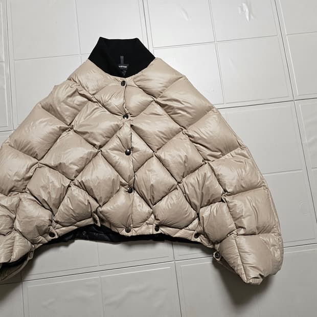 (FREE) 시스템 2022구스다운 더글루 케이프 패딩