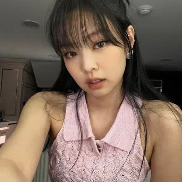 [제니 착용] 아웃엑소 핑크 니트 탑