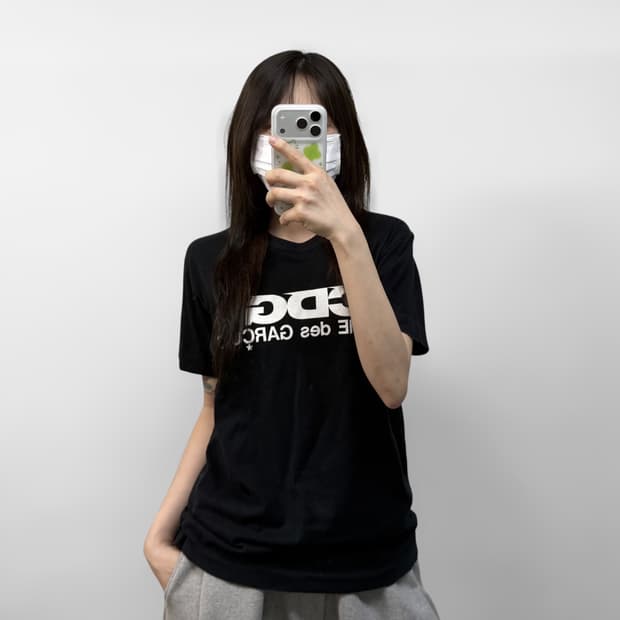 CDG 꼼데가르송 프린팅 로고 반팔티 블랙