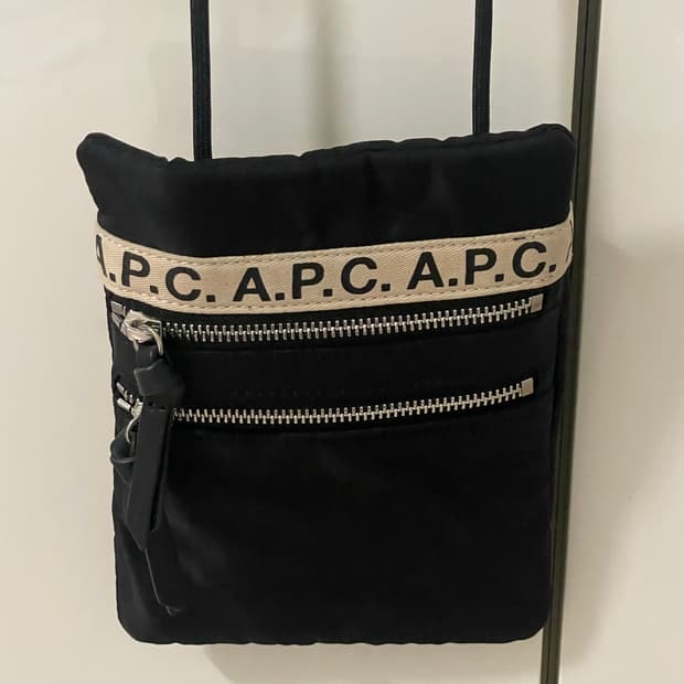 아페쎄 리피트 미니 크로스백