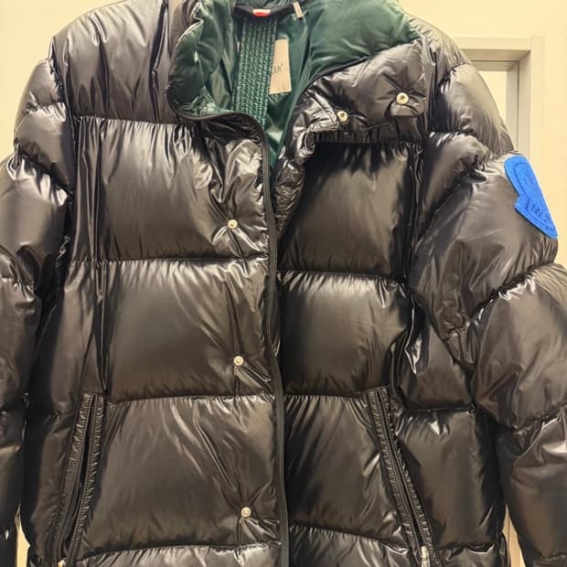 몽클레어 블랙 유광 패딩 6 사이즈