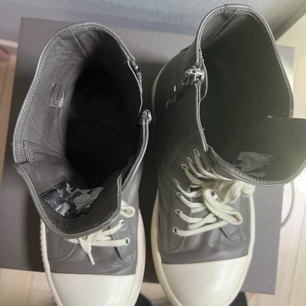 릭오웬스메가 라몬즈 브라운 44사이즈팝니다