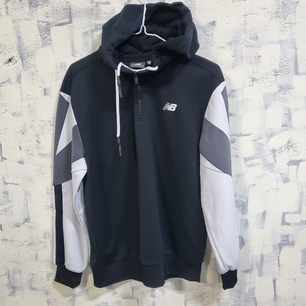 뉴발란스 블랙 배색 반집업 후드티 