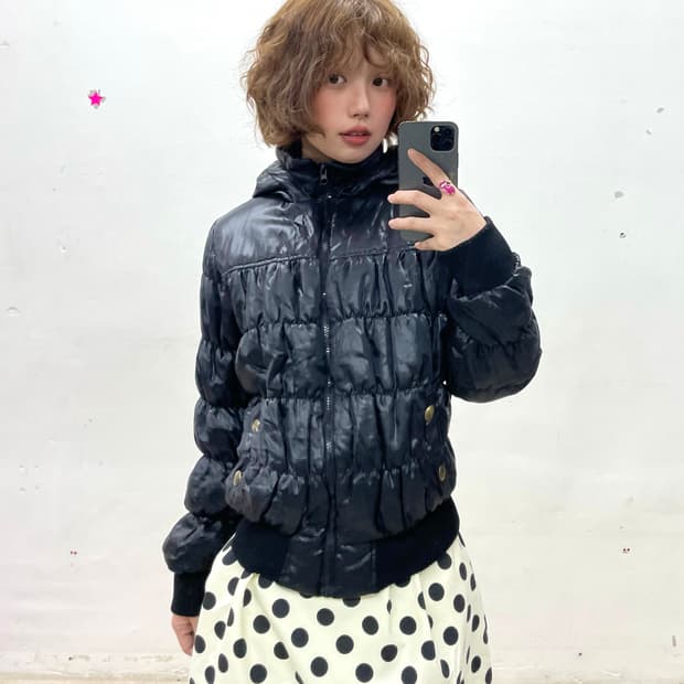 Glossy Black Shirring Padded 