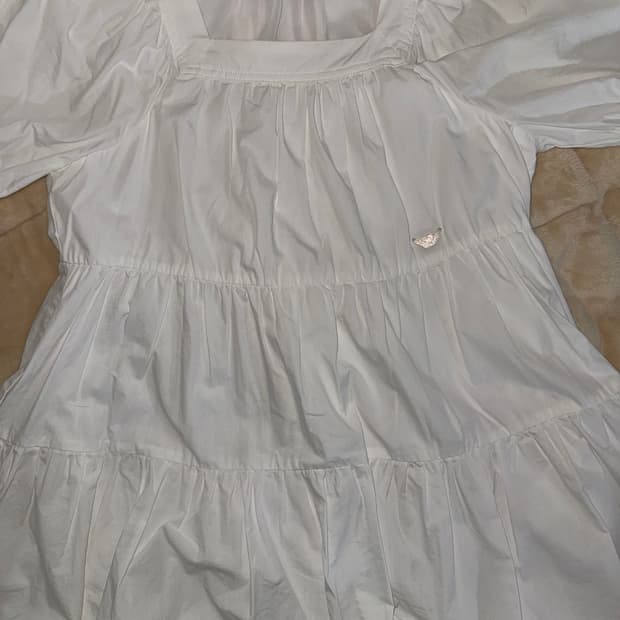 델리센트 스퀘어 티어드 반팔 원피스 / 미착용